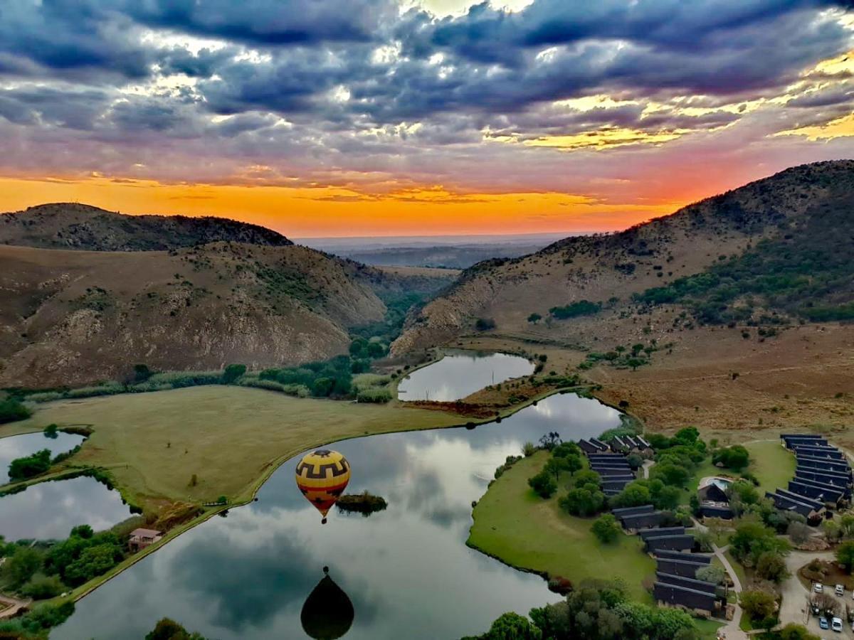 Kloofzicht Lodge & Spa ครูเกอร์สดอร์ป ภายนอก รูปภาพ Hot air balloon over the San Luis Reservoir