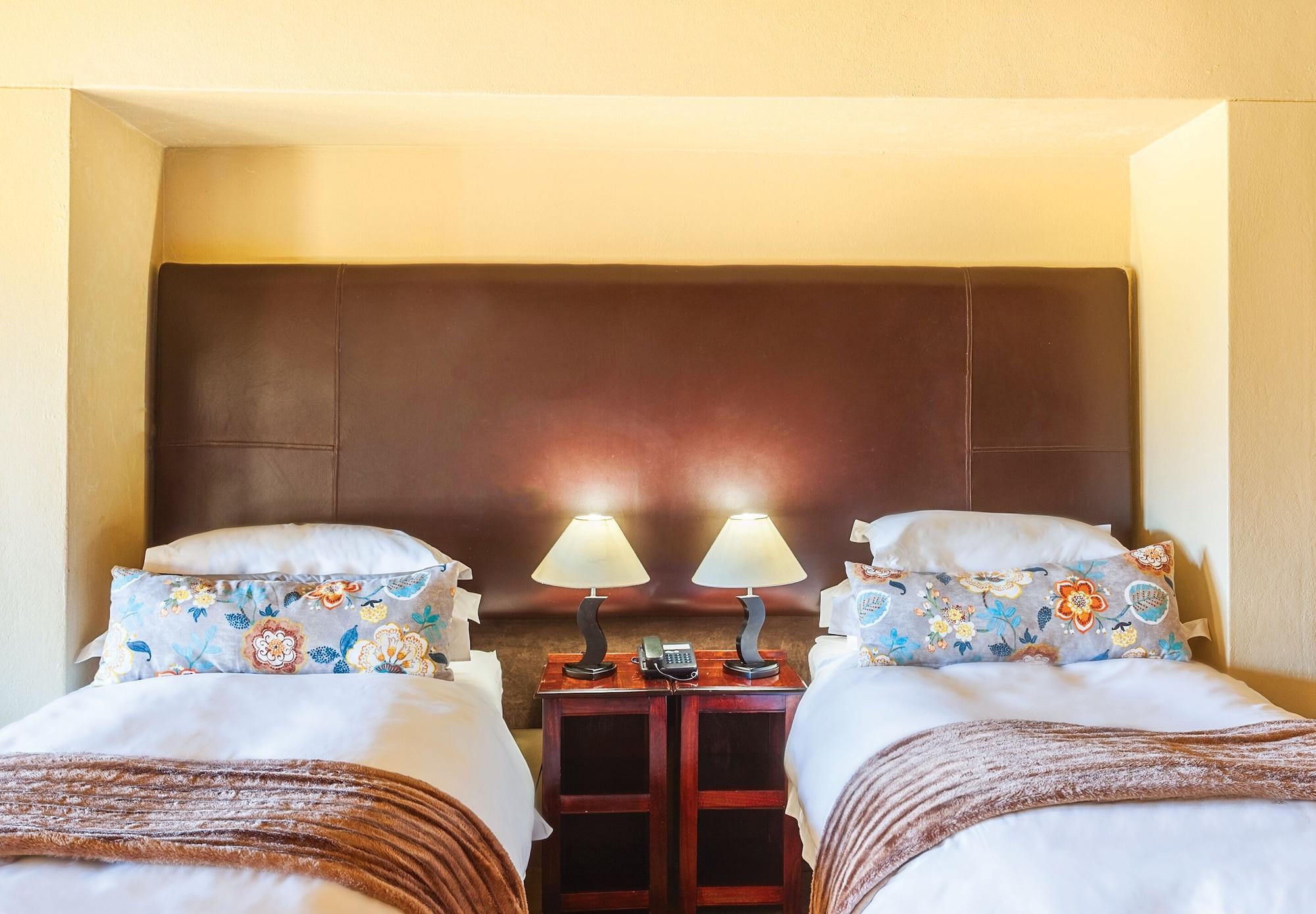 Kloofzicht Lodge & Spa ครูเกอร์สดอร์ป ภายนอก รูปภาพ A room at the hotel