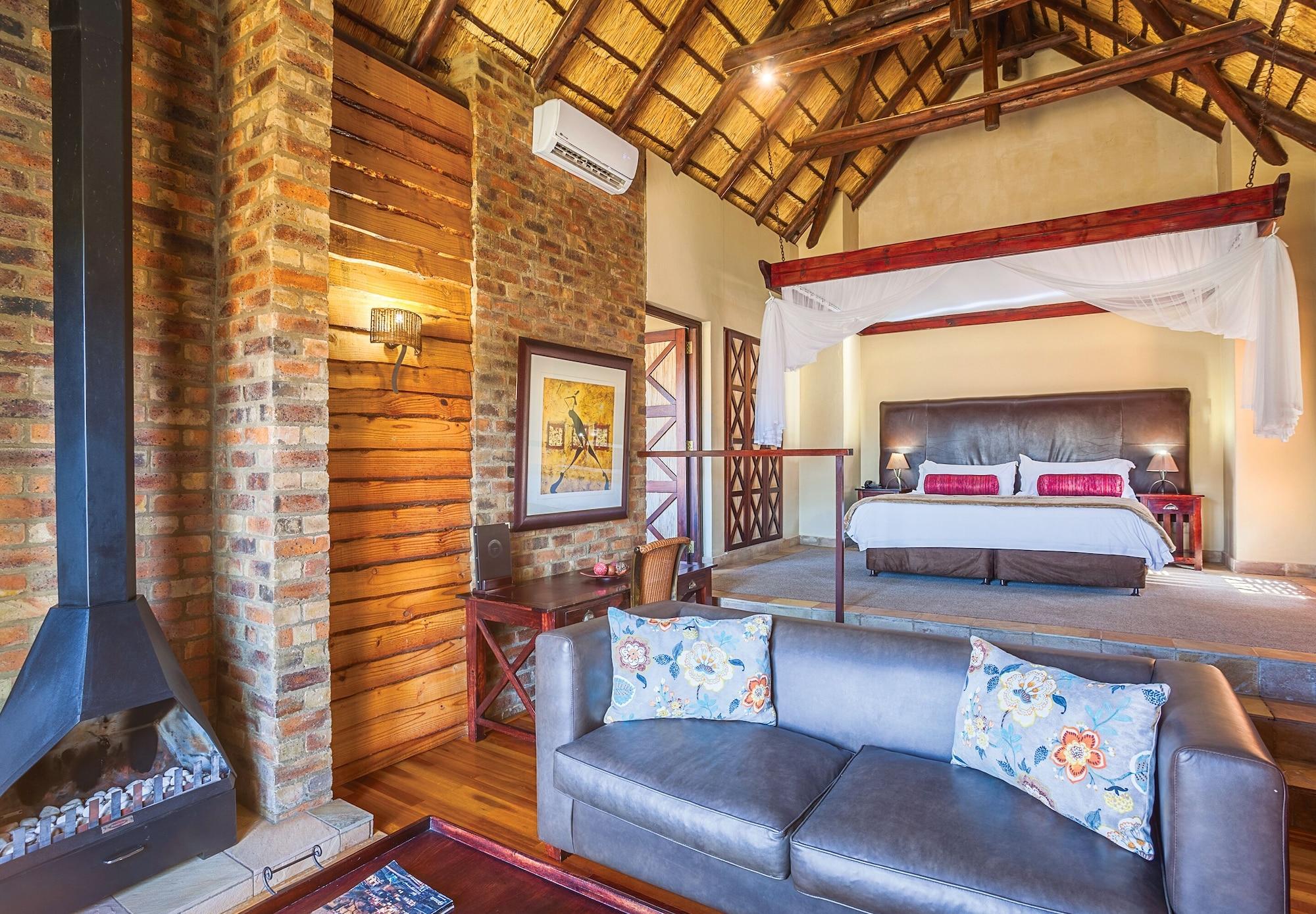 Kloofzicht Lodge & Spa ครูเกอร์สดอร์ป ภายนอก รูปภาพ The interior of a suite at the Oyster Box