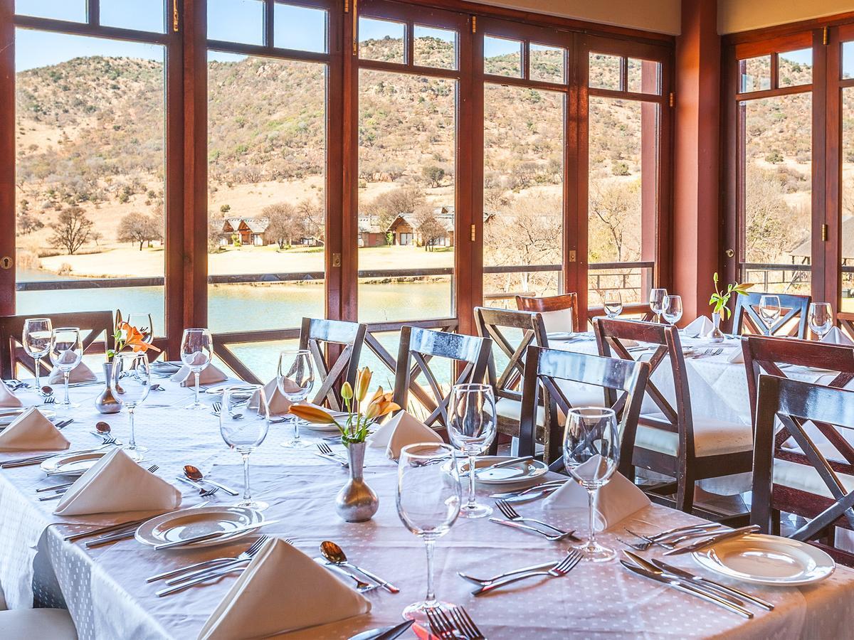 Kloofzicht Lodge & Spa ครูเกอร์สดอร์ป ภายนอก รูปภาพ The restaurant at the lodge