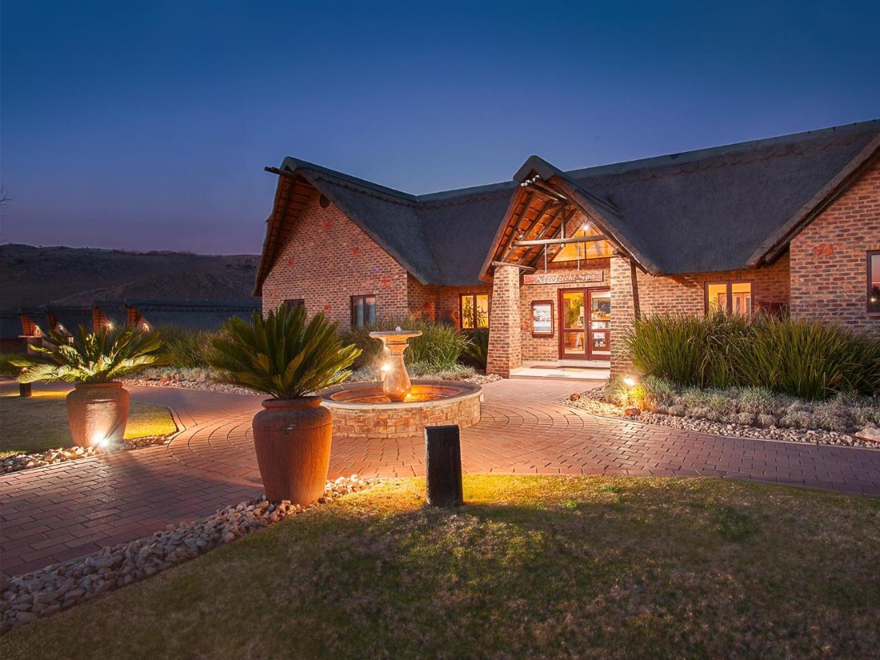 Kloofzicht Lodge & Spa ครูเกอร์สดอร์ป ภายนอก รูปภาพ The clubhouse at the Links Shell Cove