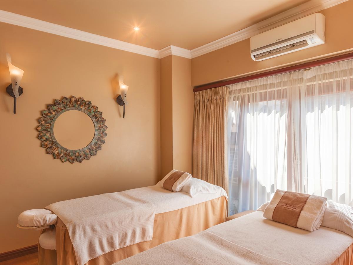 Kloofzicht Lodge & Spa ครูเกอร์สดอร์ป ภายนอก รูปภาพ A spa treatment room