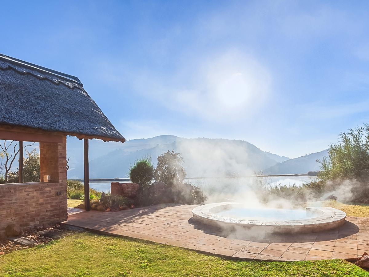 Kloofzicht Lodge & Spa ครูเกอร์สดอร์ป ภายนอก รูปภาพ Hot springs in the resort