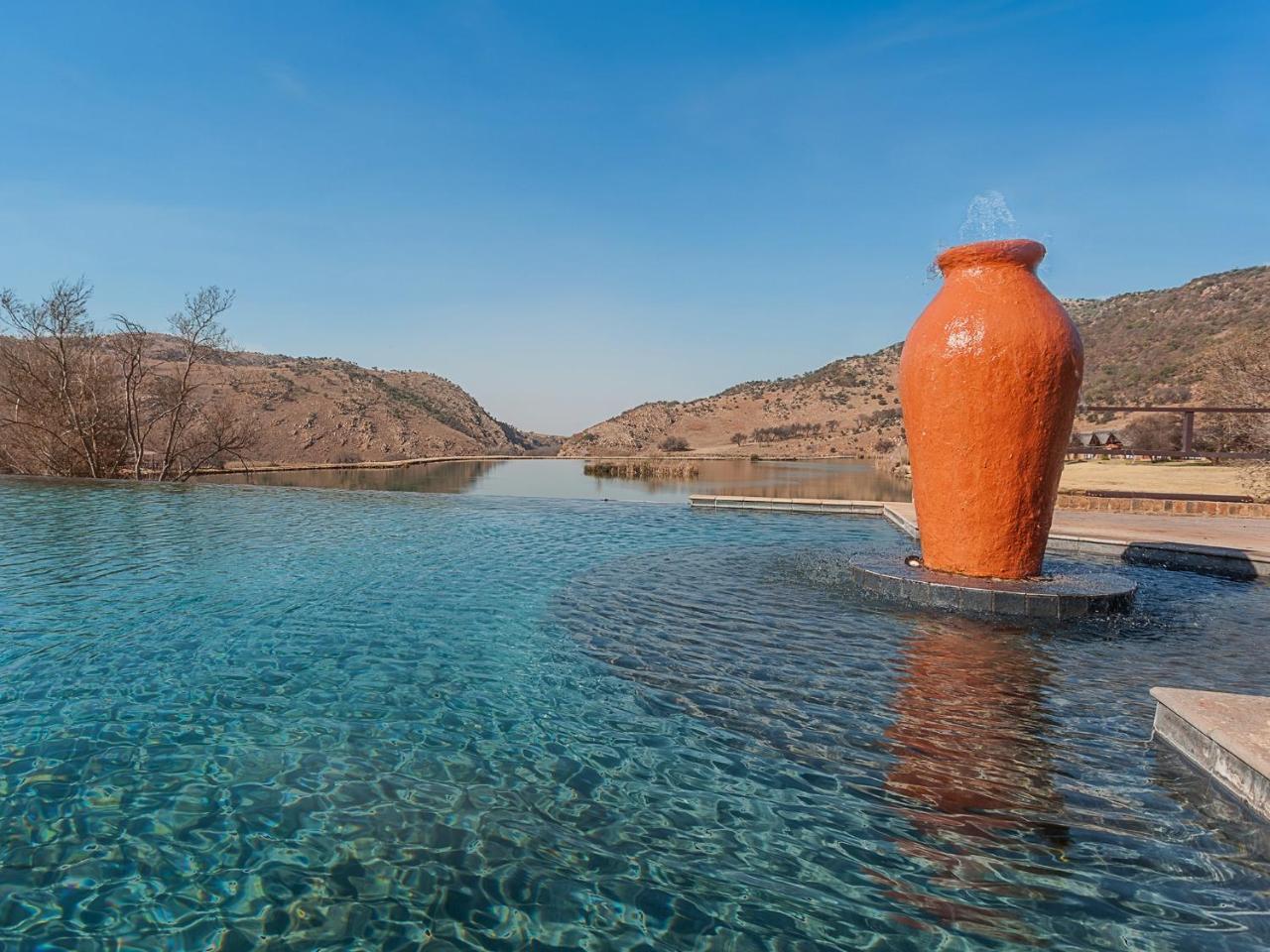 Kloofzicht Lodge & Spa ครูเกอร์สดอร์ป ภายนอก รูปภาพ The pool at the hotel