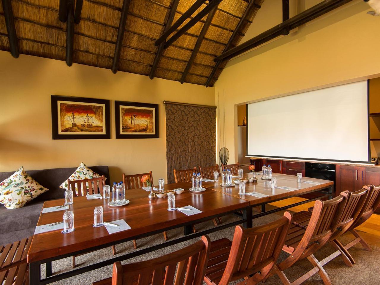 Kloofzicht Lodge & Spa ครูเกอร์สดอร์ป ภายนอก รูปภาพ Conference room at the Victoria Falls Hotel