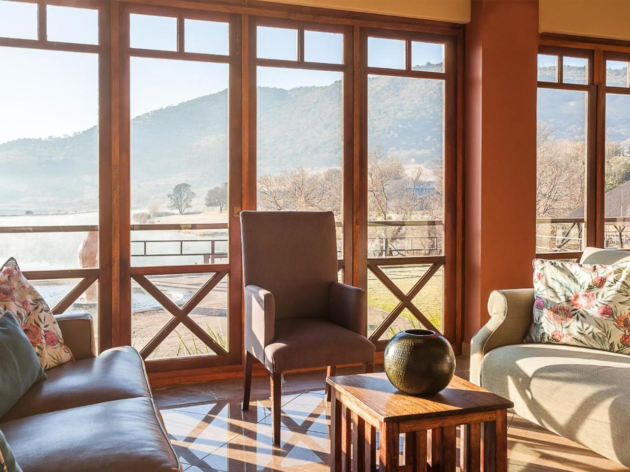 Kloofzicht Lodge & Spa ครูเกอร์สดอร์ป ภายนอก รูปภาพ Interior of the hotel